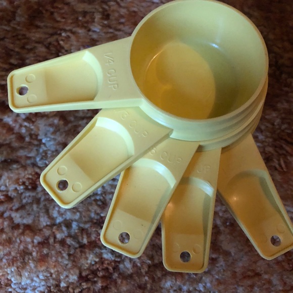 Vintage Tupperware Measuring cups Yellow set of 5 - Picture 2 of 4